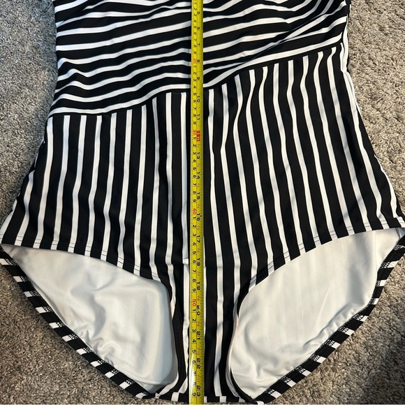 Lands' End Women's UPF 50 Full Coverage High Neck One Piece Swimsuit Large black - Picture 7 of 9